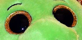 Zoom (large) - close-up of glitter eyes introduced in 2012